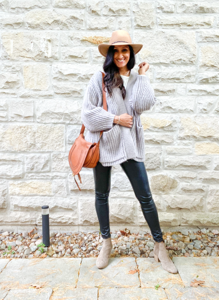 Cardigan, fall hat, ankle boots